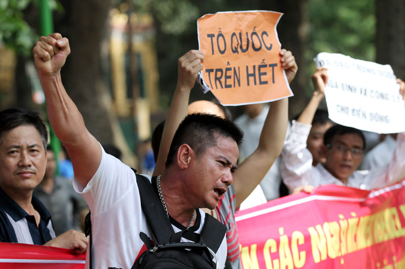 Người Hà Nội, Đà Nẵng, TPHCM xuống đường